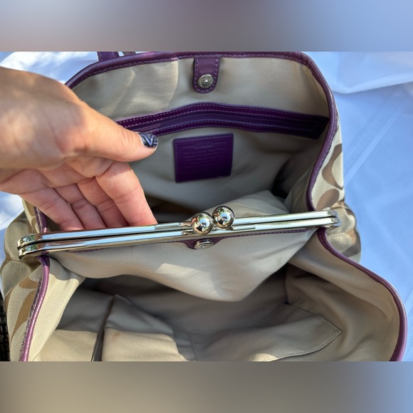 Coach VGUC Kiss lock bag - Picture 15 of 16